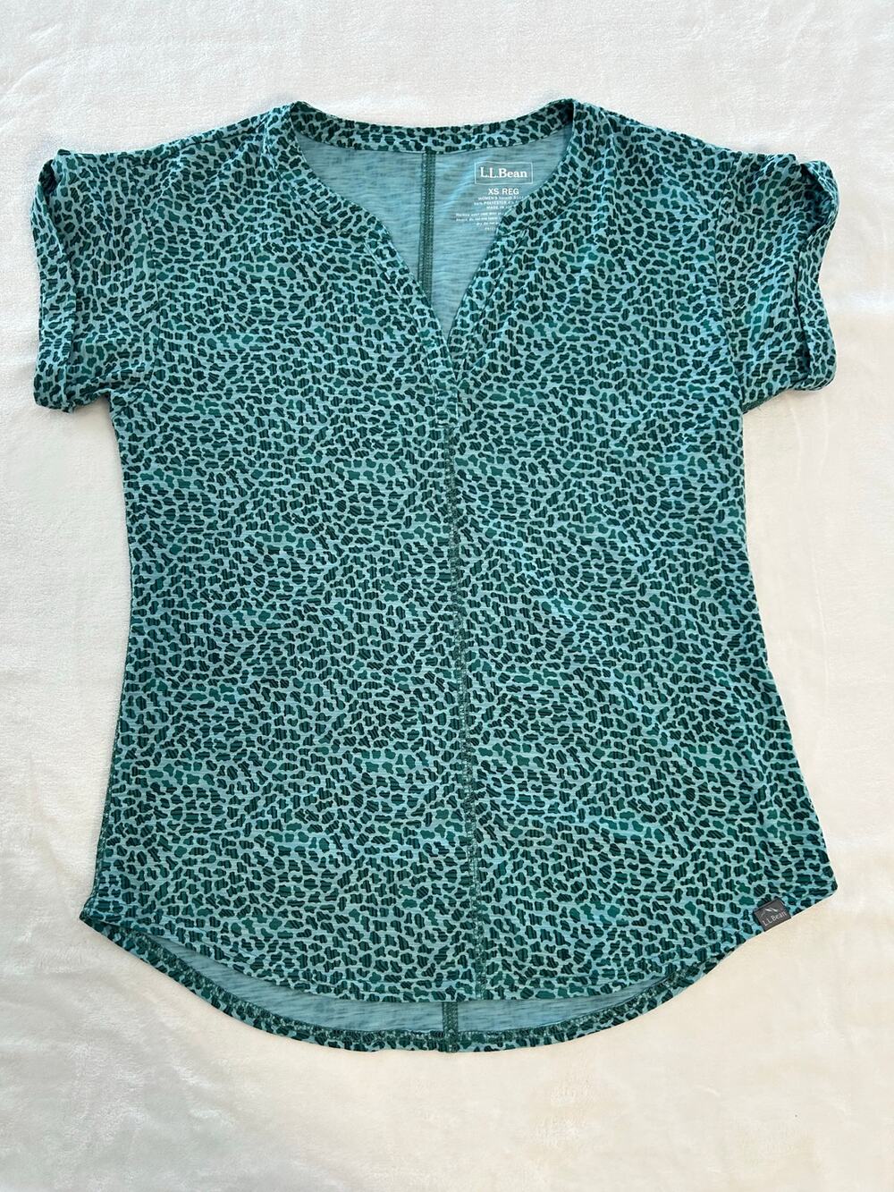 LL Bean Women's Teal Cheeta Print op with Vneck XS